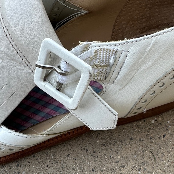 Kenneth Cole Vintage White Brogue Loafers - Picture 4 of 4